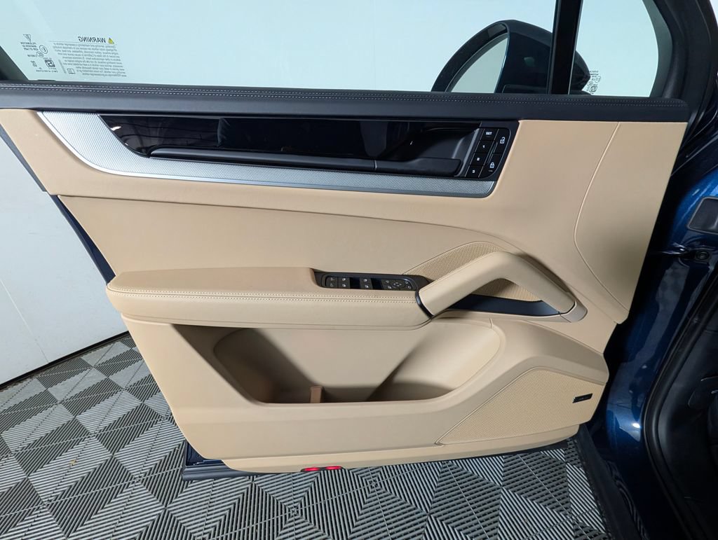 New 2026 Porsche Cayenne Coupe AWD/4WD image 26
