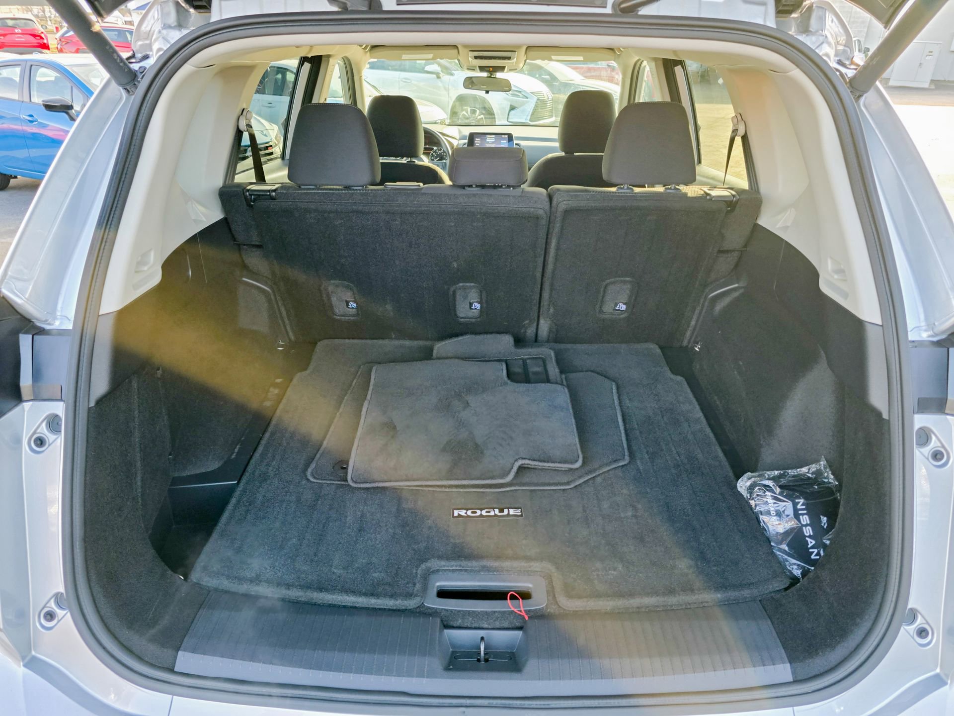 Used 2024 Nissan Rogue SV image 53