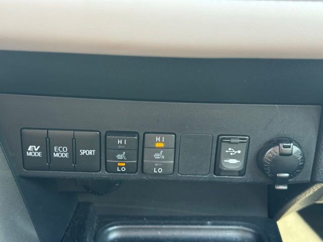 Used 2018 Toyota RAV4 Limited AWD/4WD image 28