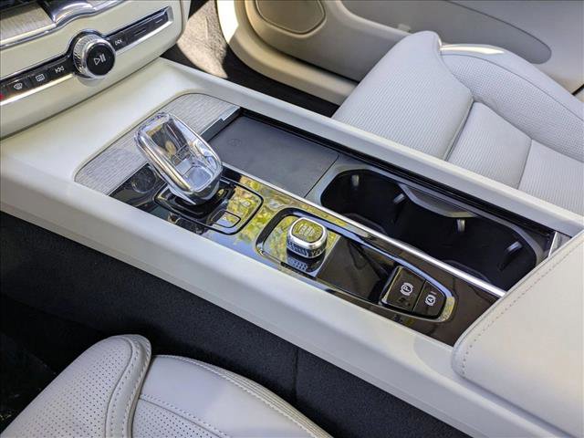 Used 2022 Volvo XC60 T8 Inscription w/ Advanced Package image 12