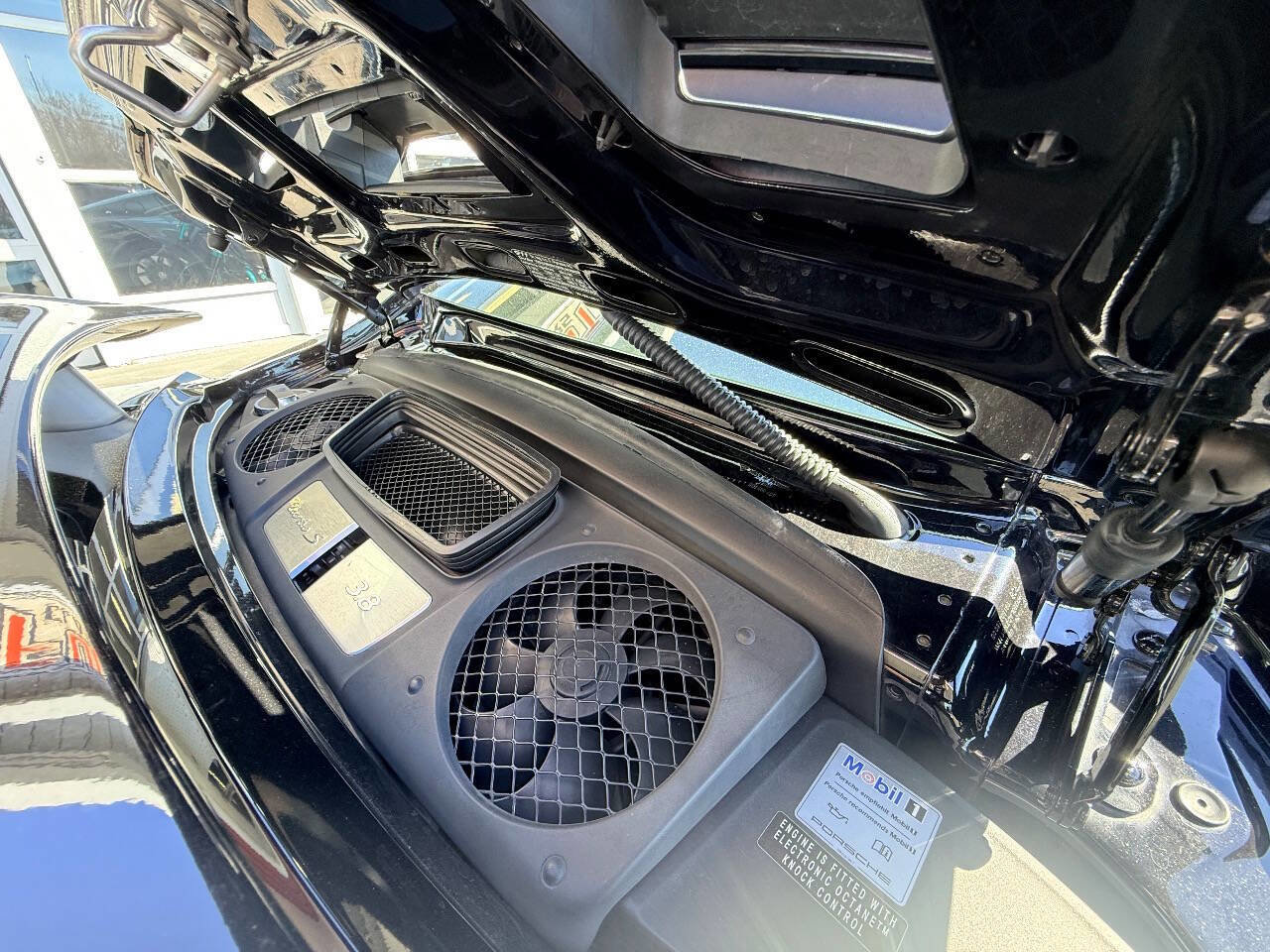 Used 2015 Porsche 911 Turbo S image 40