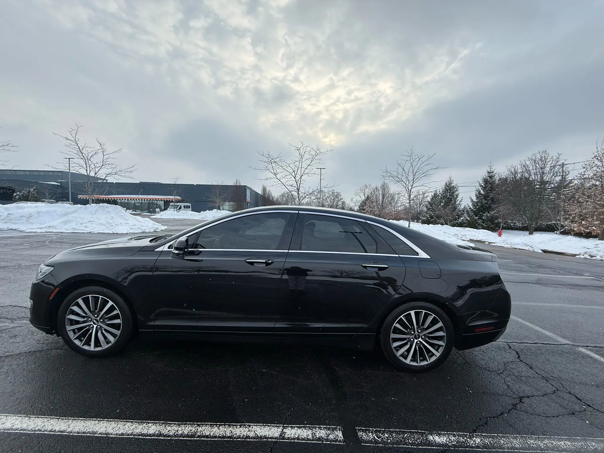 Used 2018 Lincoln MKZ Premiere image 9