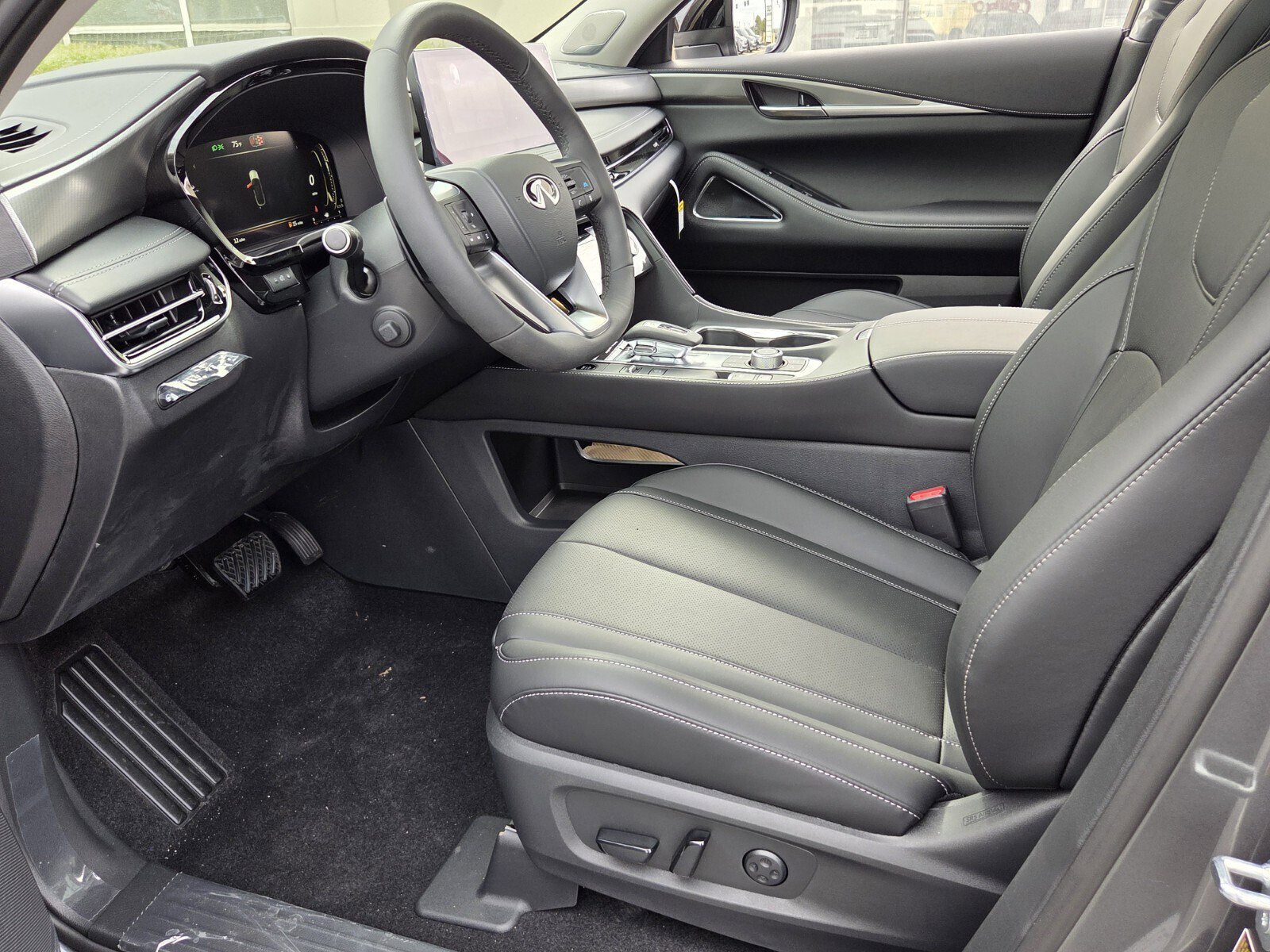 New 2026 INFINITI QX60 Luxe w/ Family Package image 13