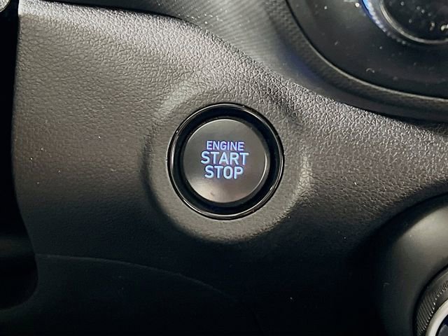 Used 2025 Hyundai Venue SEL FWD image 16