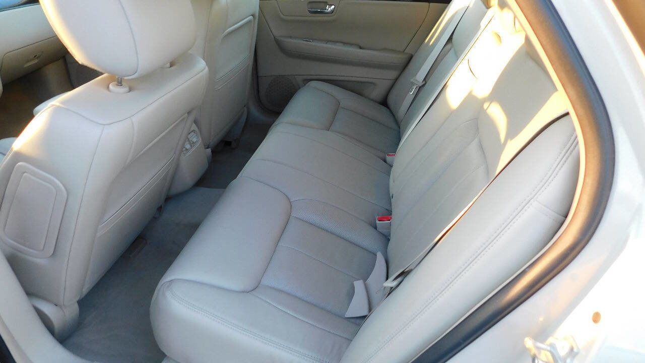 Used 2011 Cadillac DTS FWD image 39