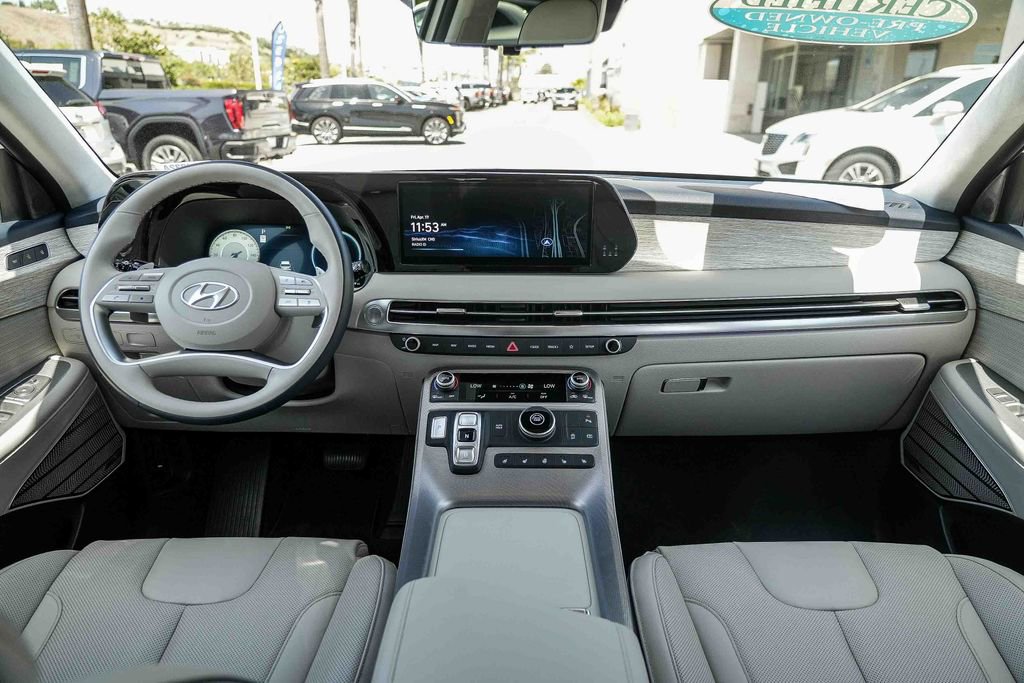Used 2025 Hyundai Palisade Calligraphy FWD image 12