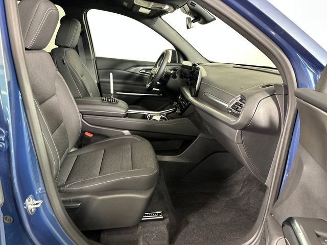 Used 2025 Chevrolet Traverse LT w/ Driver Confidence Package image 28