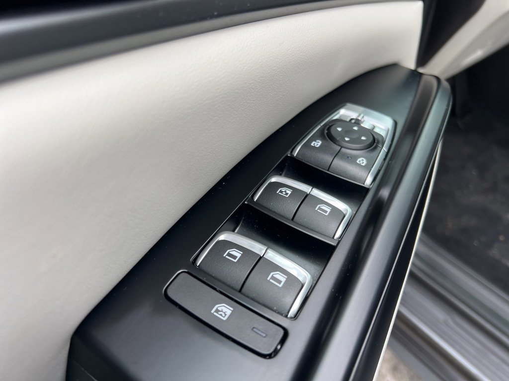 Certified 2024 Kia Carnival LX image 10