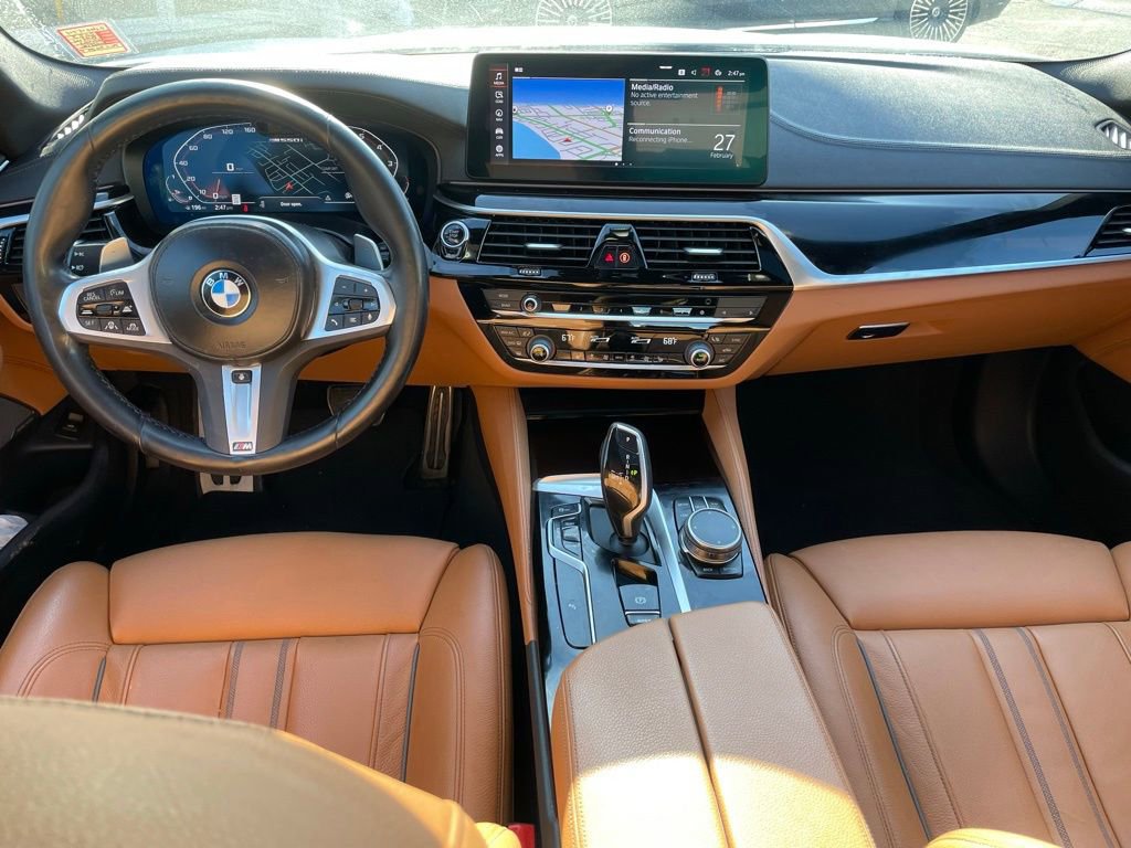 Used 2023 BMW M550i xDrive w/ Dynamic Handling Package image 9