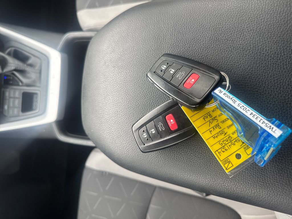 Used 2025 Toyota RAV4 XLE w/ Convenience Package image 29