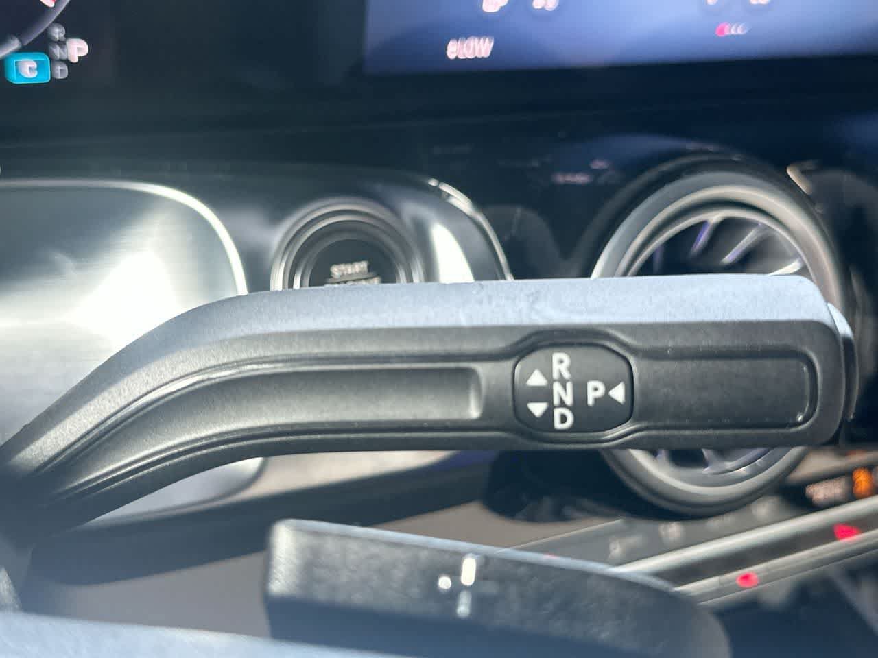 Used 2025 Mercedes-Benz GLB 250 4MATIC w/ Exclusive Package image 21