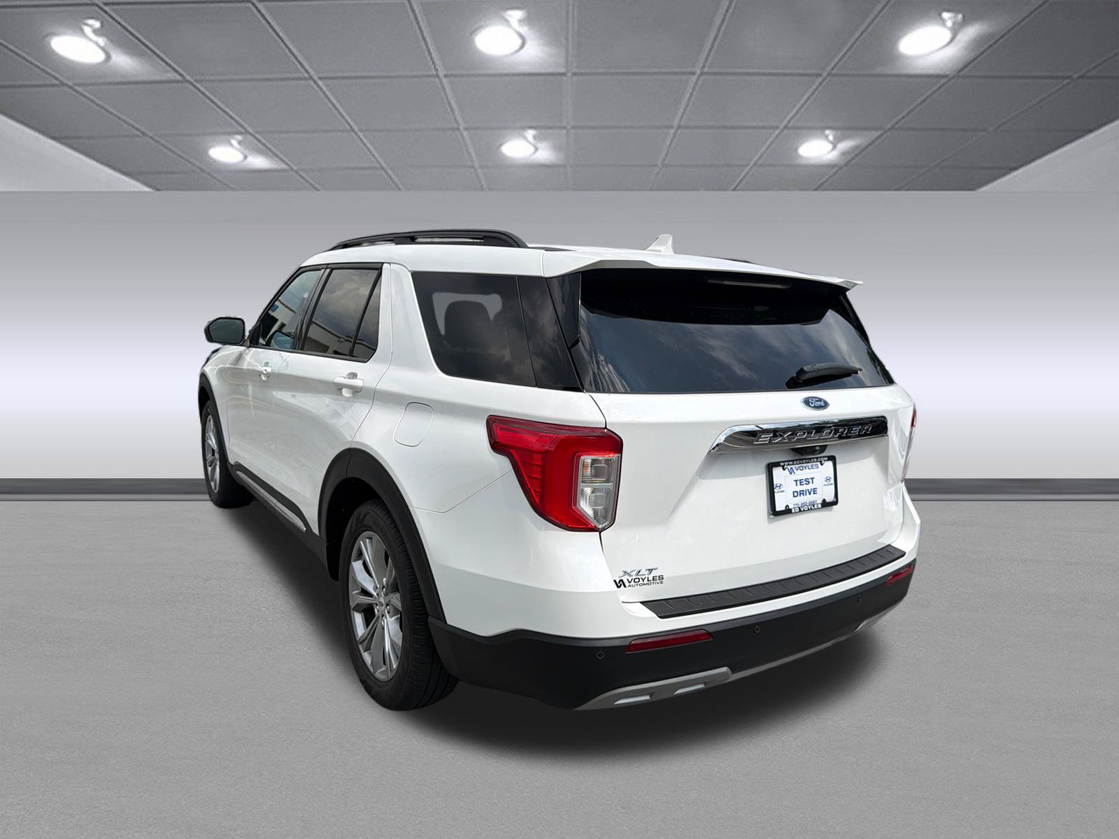 Used 2023 Ford Explorer XLT w/ Equipment Group 202A RWD image 9