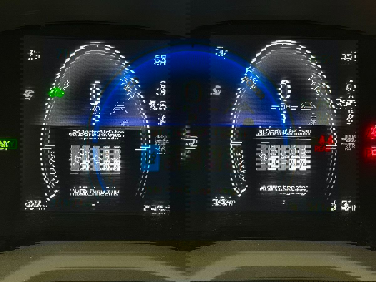 Used 2025 Toyota Camry LE image 10