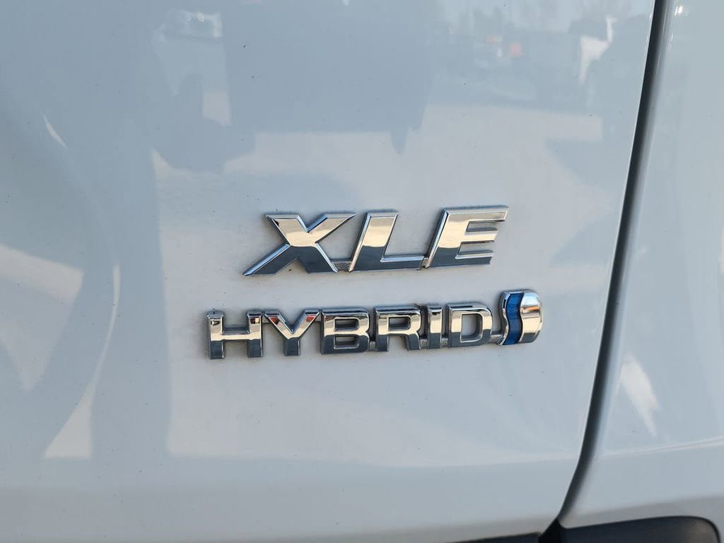 Used 2023 Toyota RAV4 XLE AWD/4WD image 31