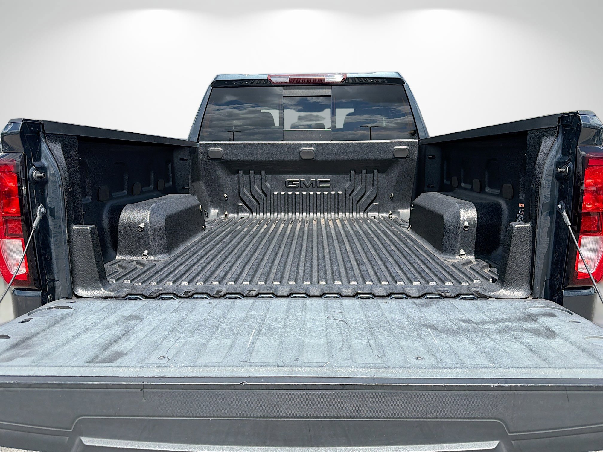 Used 2020 GMC Sierra 1500 Elevation w/ Elevation Value Package RWD image 12