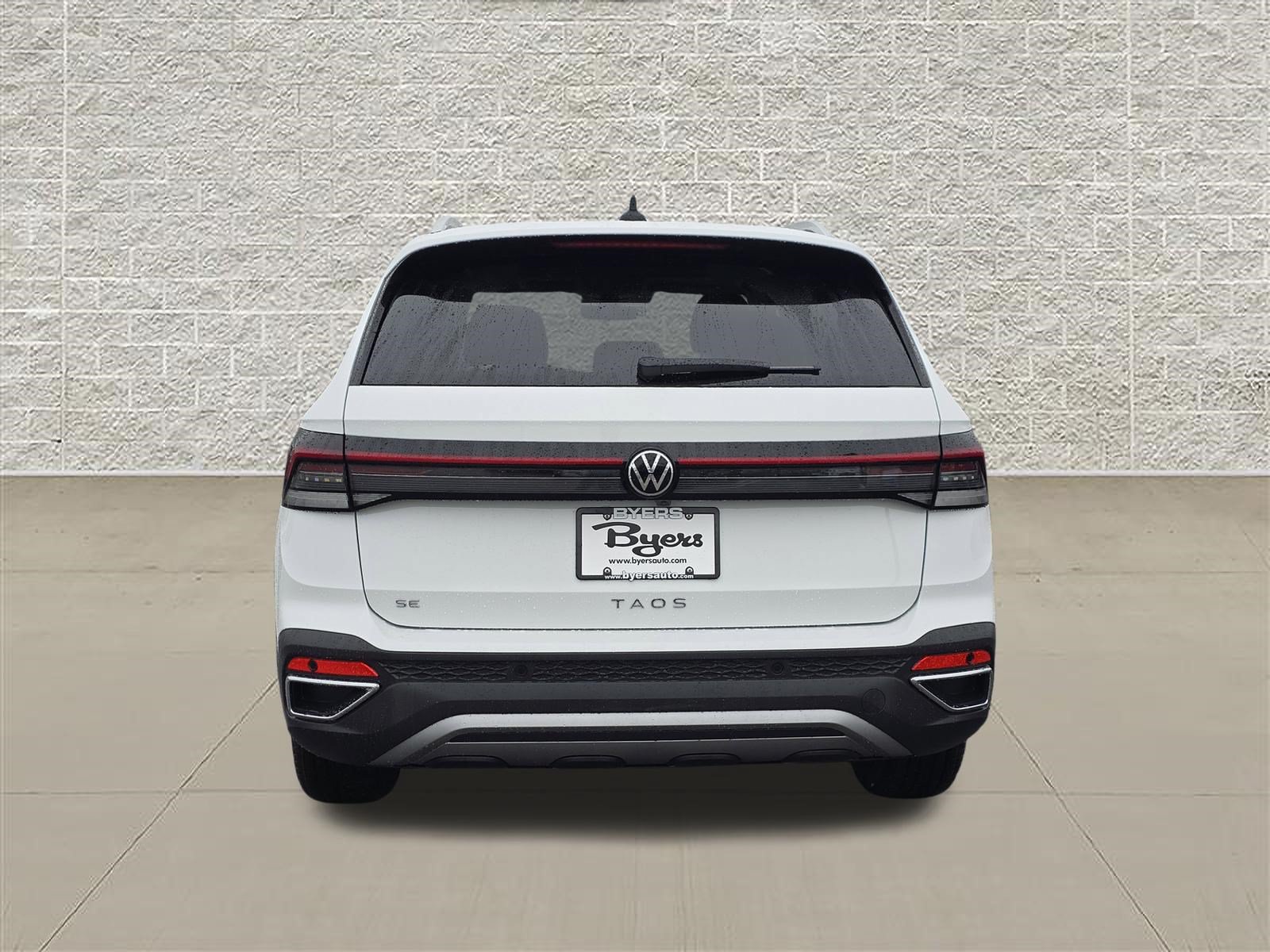 New 2026 Volkswagen Taos SE FWD image 6