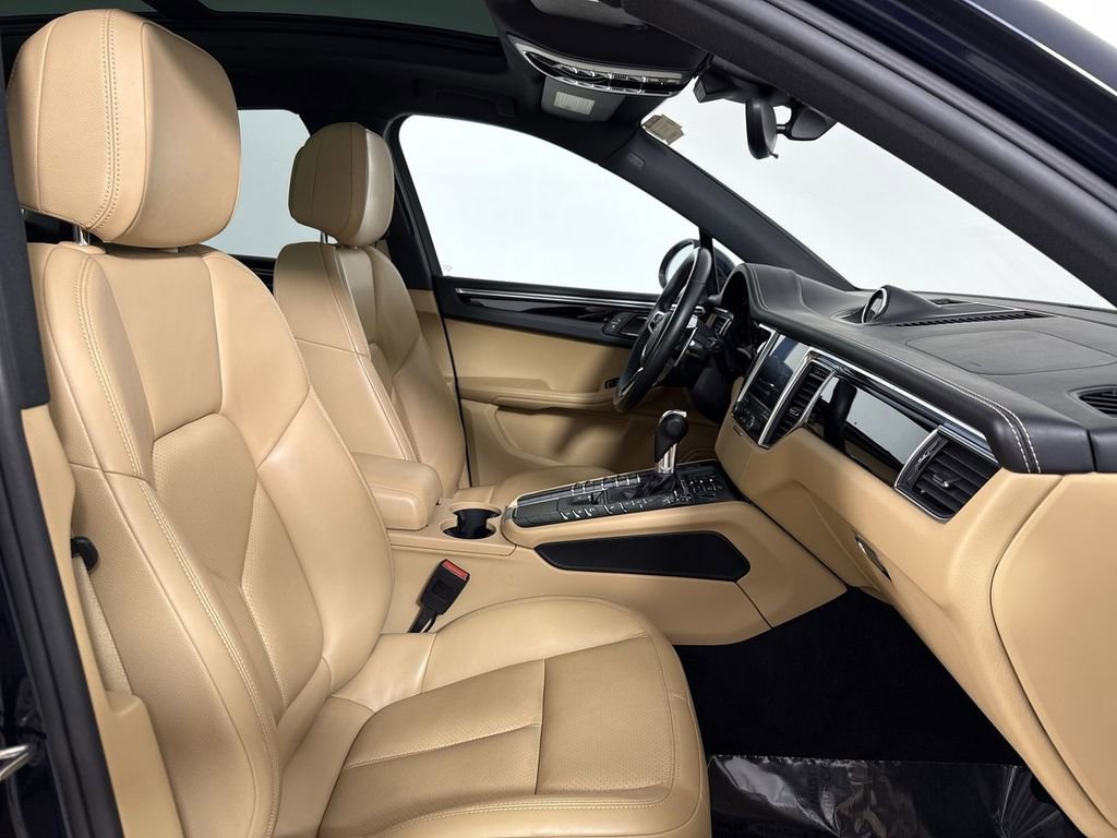 Certified 2018 Porsche Macan image 23
