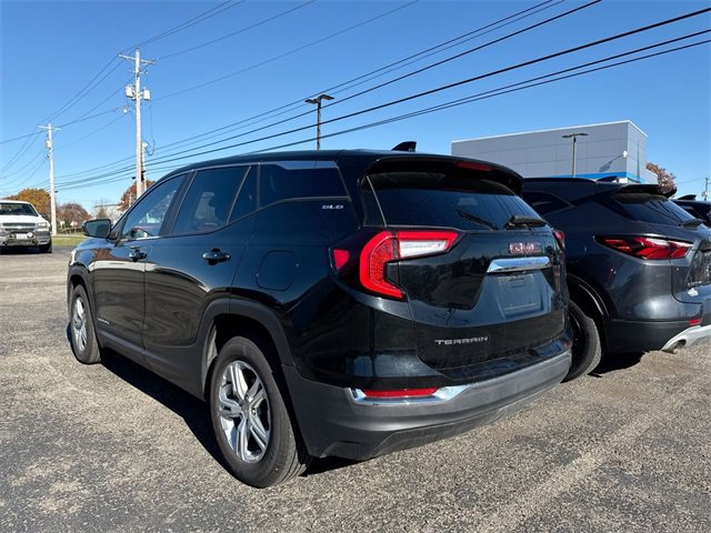 Used 2024 GMC Terrain SLE image 3