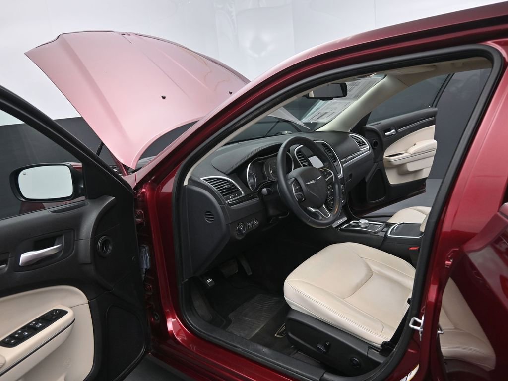 Used 2016 Chrysler 300 Limited image 9