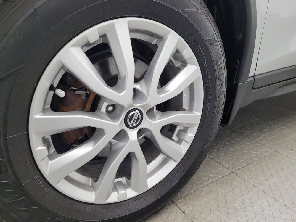 Used 2018 Nissan Rogue SV w/ Premium Package image 31