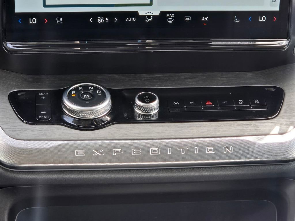 Used 2025 Ford Expedition Platinum image 22