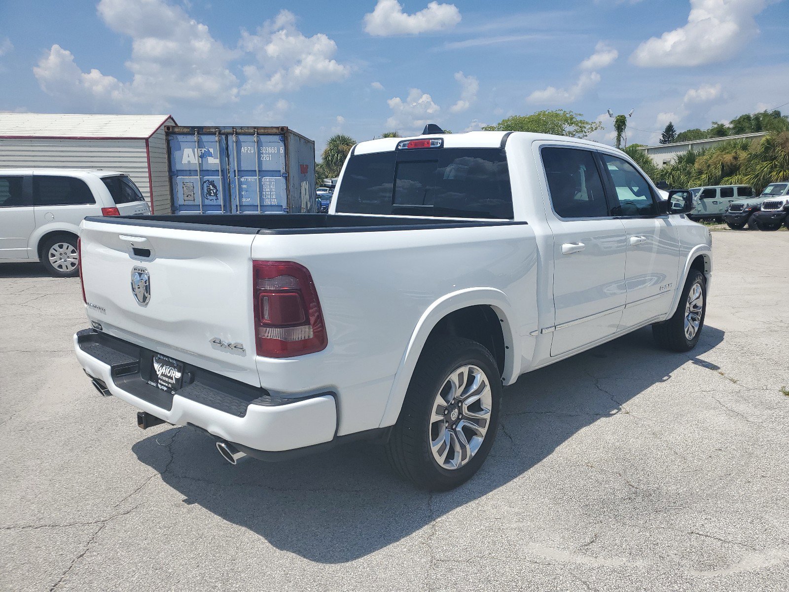 Used 2024 RAM 1500 Limited w/ Body Color Bumper Group image 4