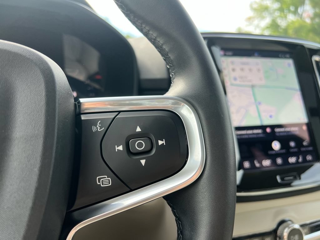 Certified 2025 Volvo XC40 B5 Plus AWD/4WD image 13
