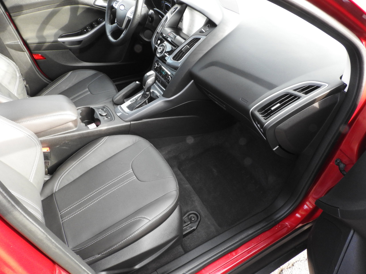 Used 2014 Ford Focus Titanium image 10