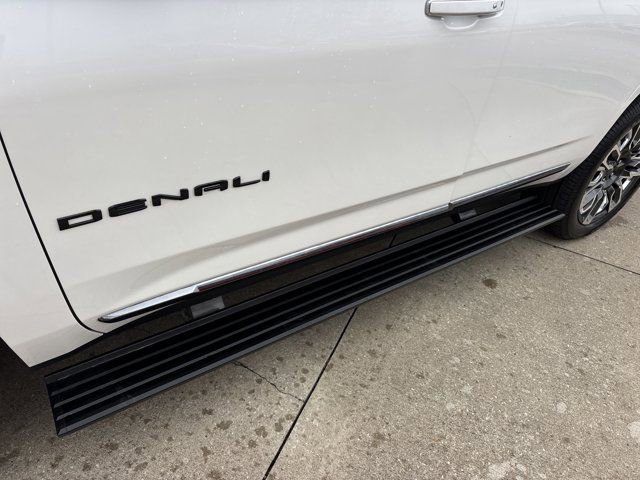 Used 2023 GMC Yukon Denali Ultimate w/ LPO, Floor Liner Package AWD/4WD image 16