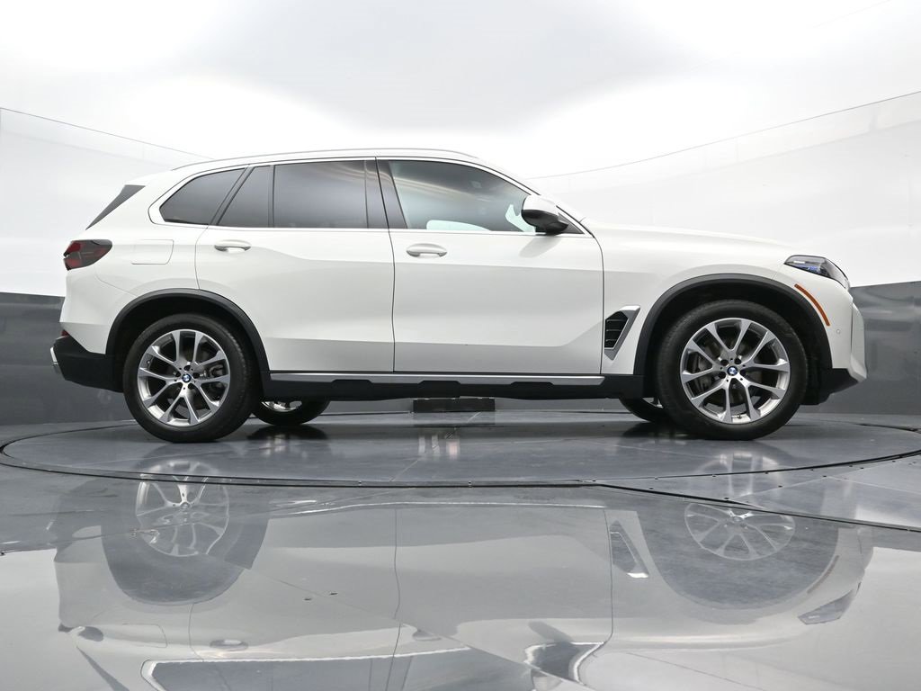Used 2024 BMW X5 xDrive40i w/ Premium Package image 29