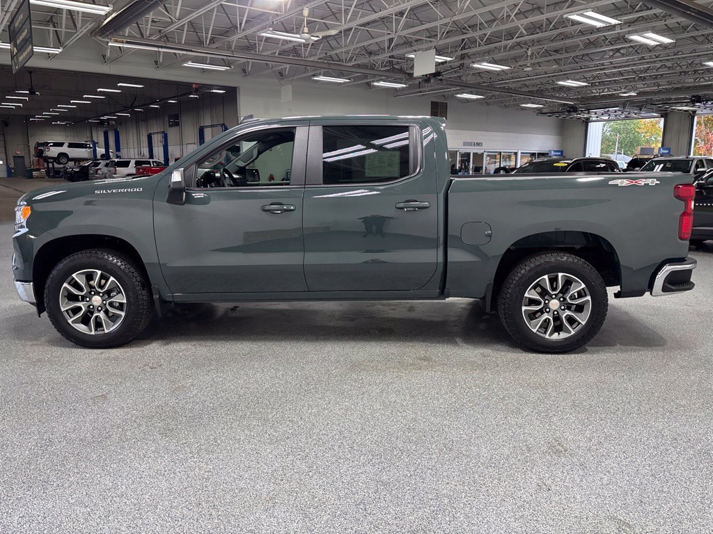 Used 2025 Chevrolet Silverado 1500 LT AWD/4WD image 4