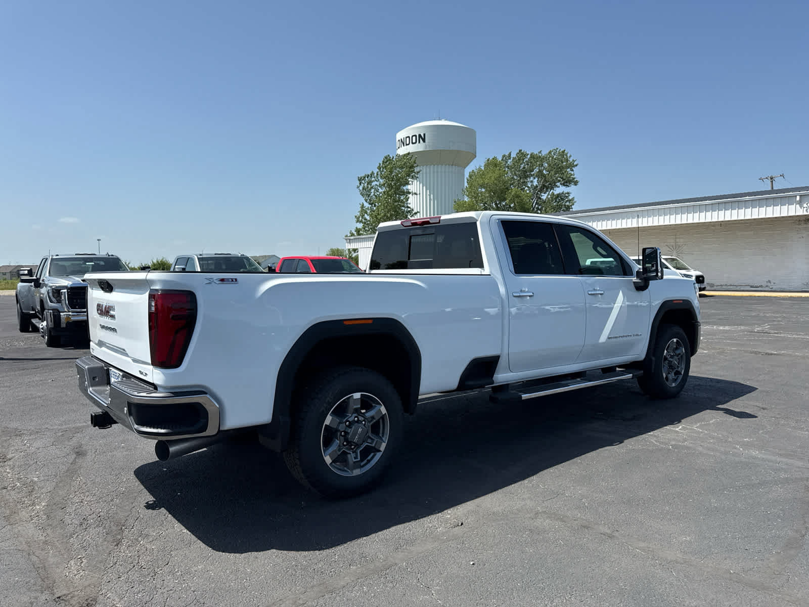 New 2026 GMC Sierra 3500 SLT w/ SLT Premium Package AWD/4WD image 5