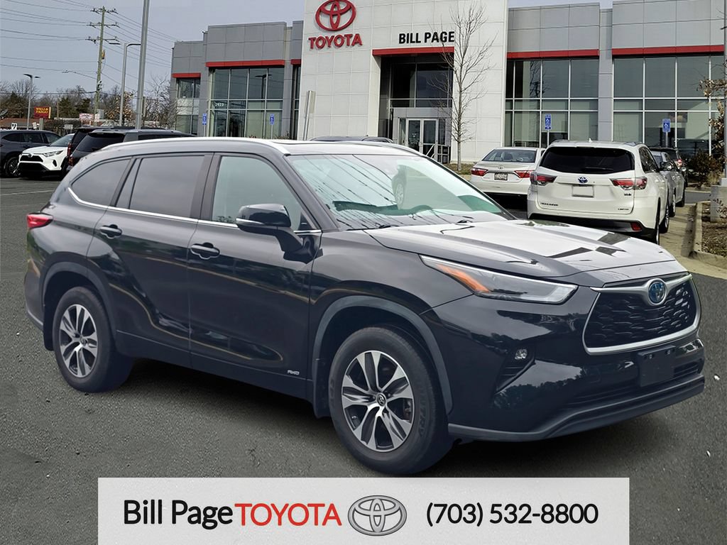Used 2023 Toyota Highlander XLE AWD/4WD image 1