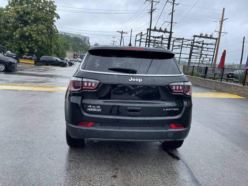 Used 2024 Jeep Compass Limited w/ Sun and Sound Group AWD/4WD image 5