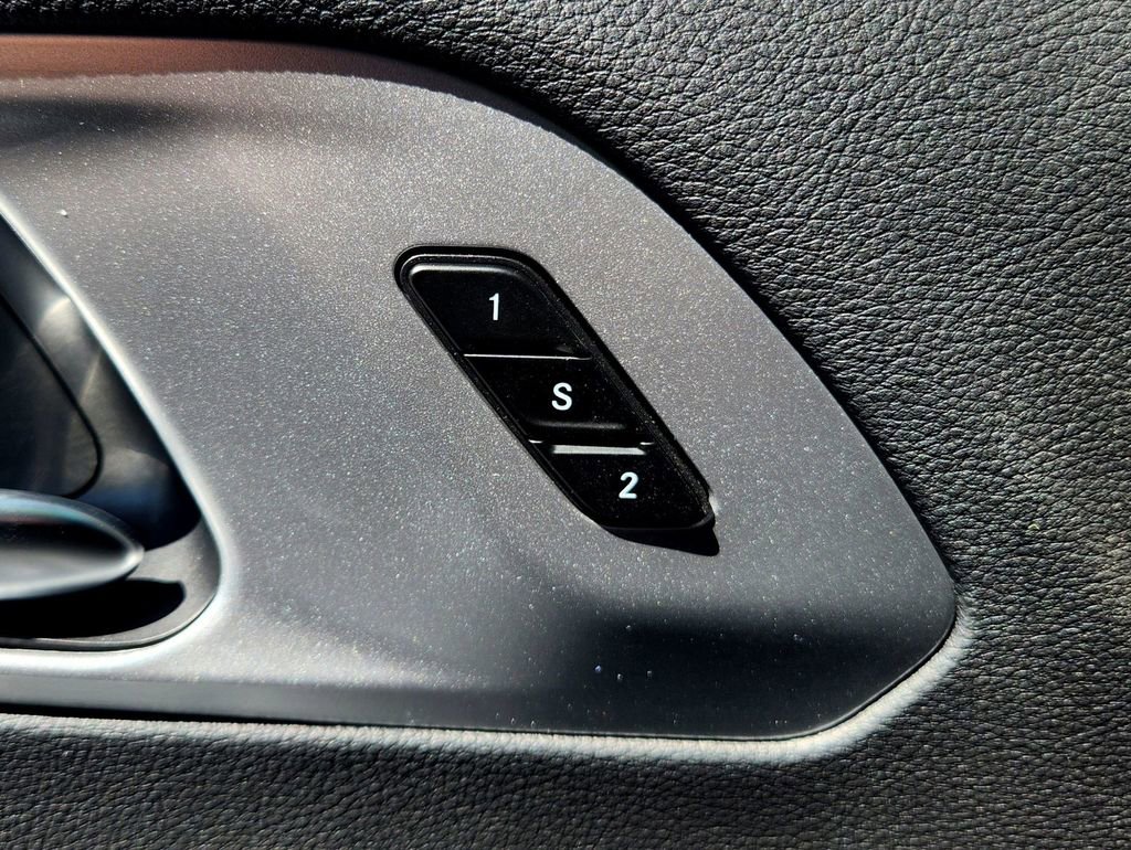 New 2026 Chrysler Pacifica Limited w/ Uconnect Theater Family Group image 12