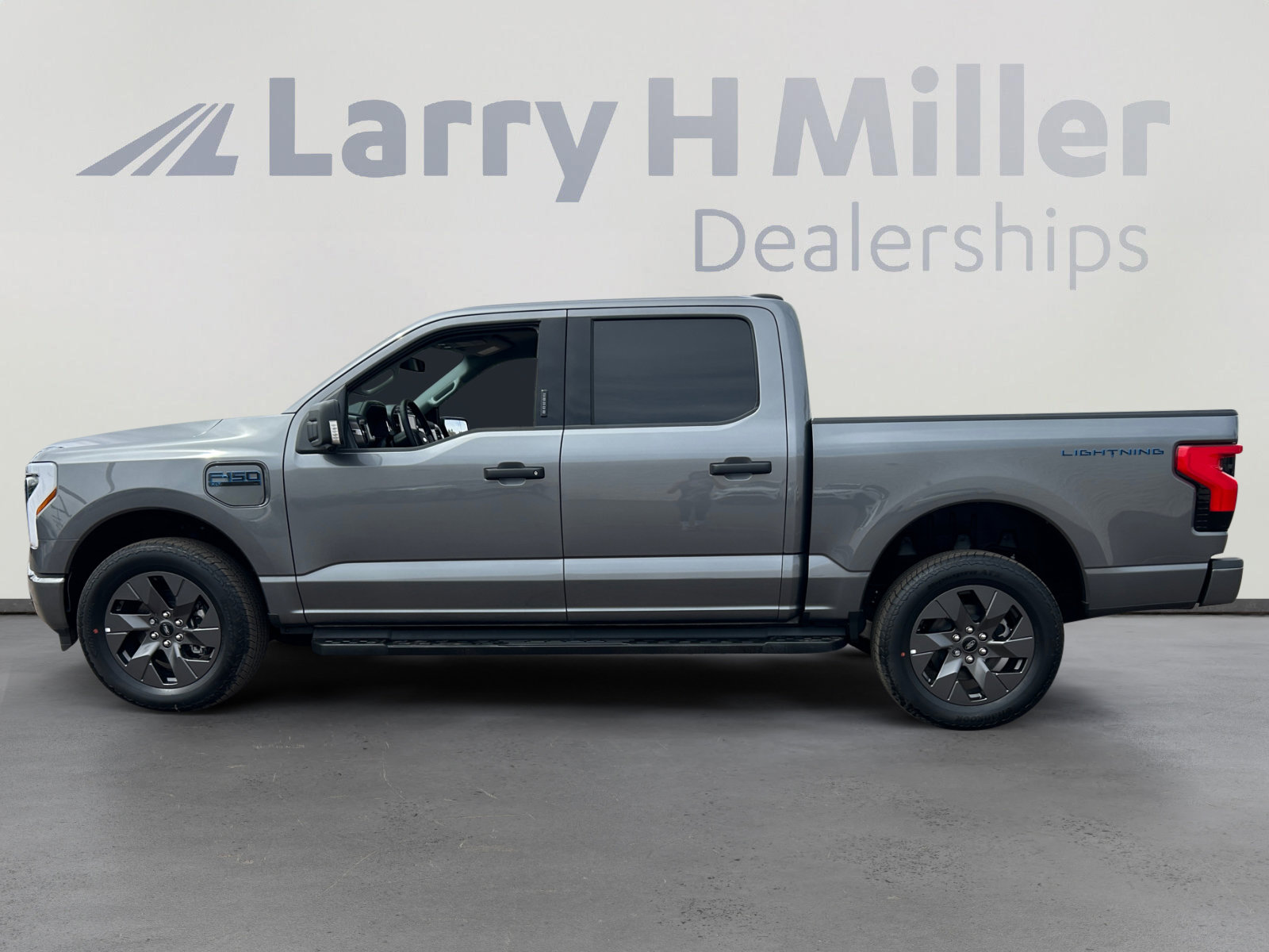 New 2024 Ford F150 Lightning XLT w/ Max Trailer Tow Package AWD/4WD image 2