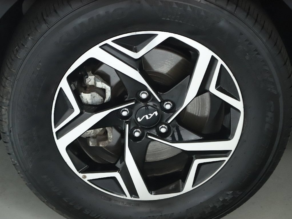 Used 2025 Kia Sportage LX FWD image 38