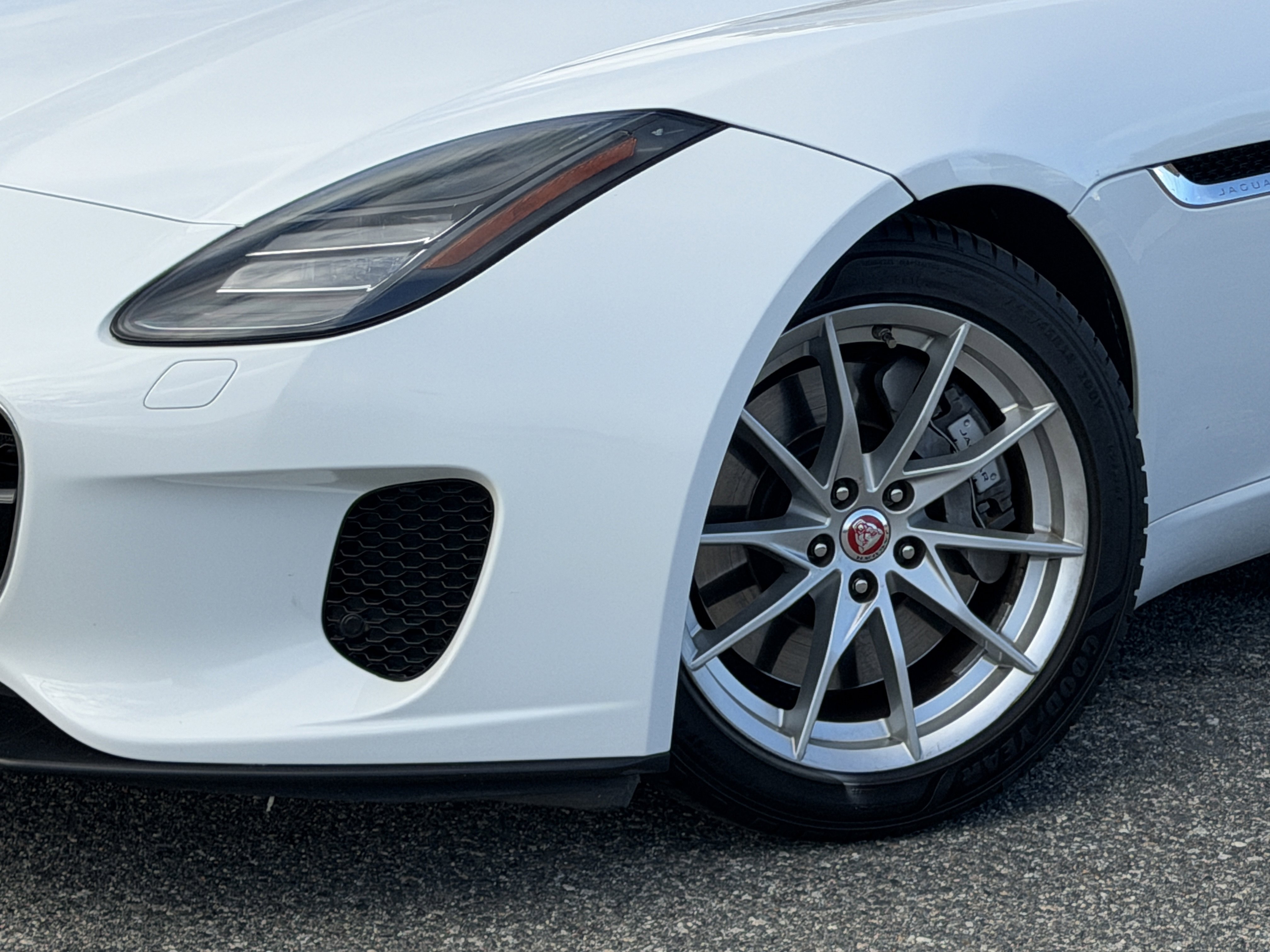 Used 2020 Jaguar F-TYPE Convertible image 4