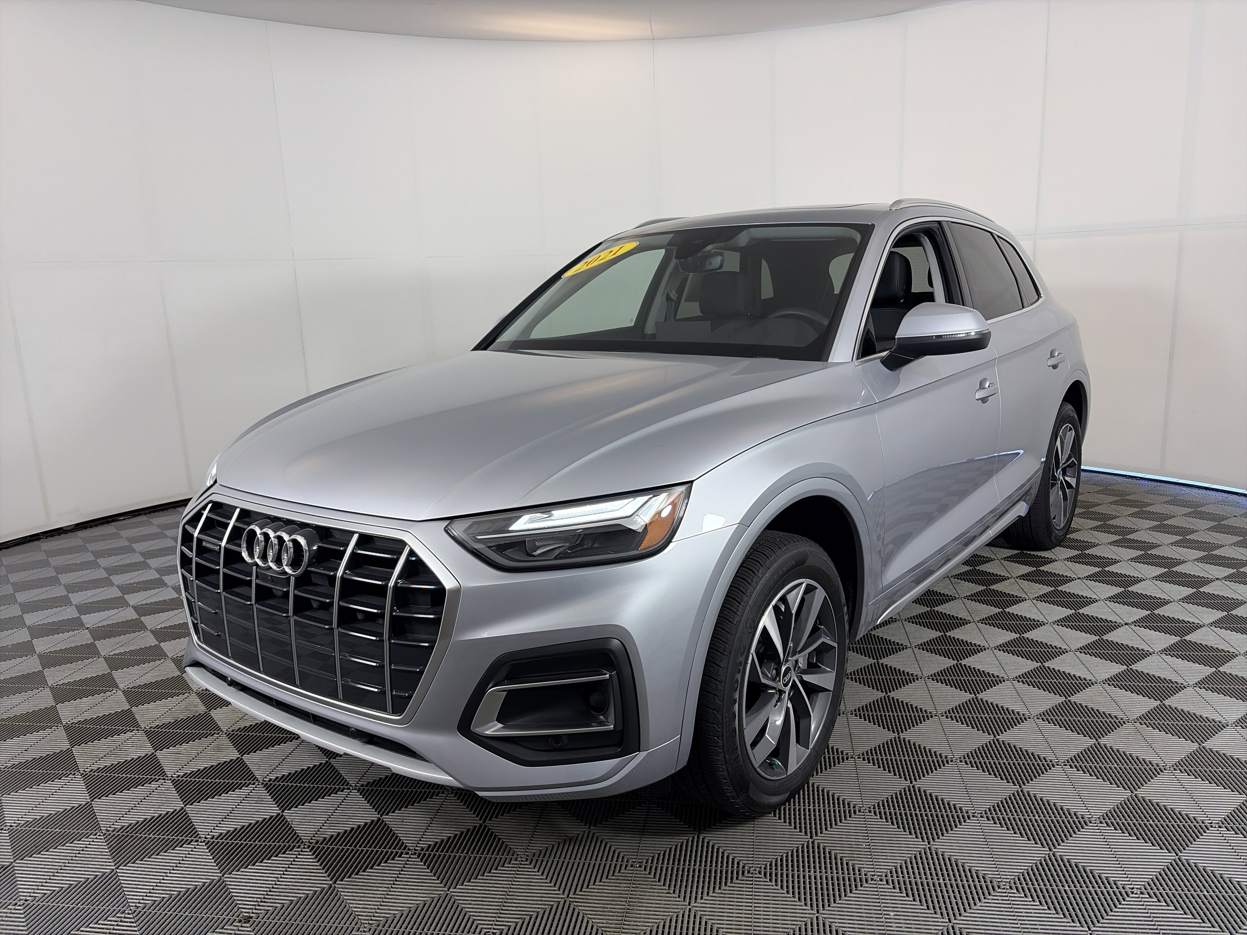 Certified 2021 Audi Q5 2.0T Premium Plus AWD/4WD image 2