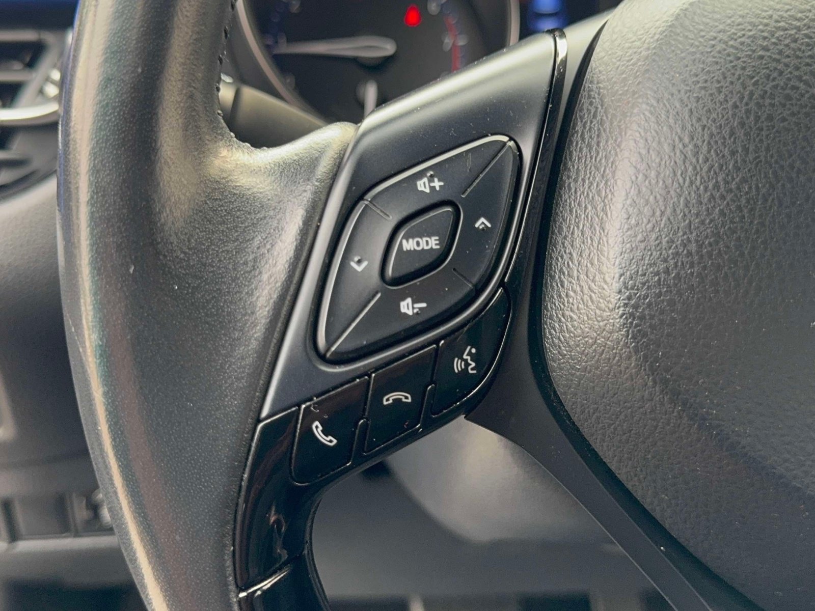 Certified 2020 Toyota C-HR XLE FWD image 19
