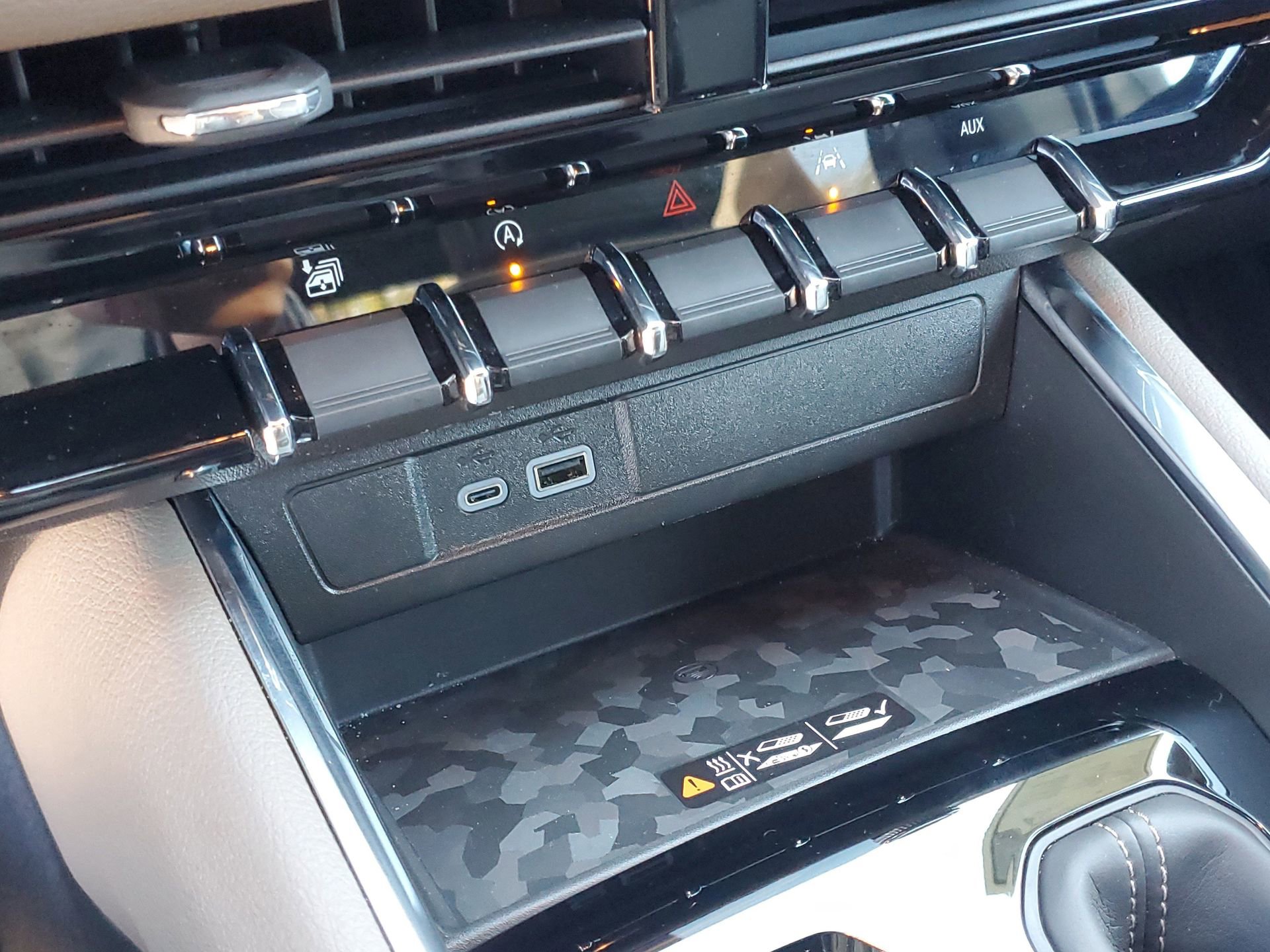 Used 2024 GMC Canyon Denali w/ LPO, Denali Black Edition image 32