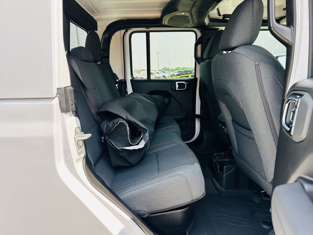 New 2025 Jeep Gladiator Sport image 29