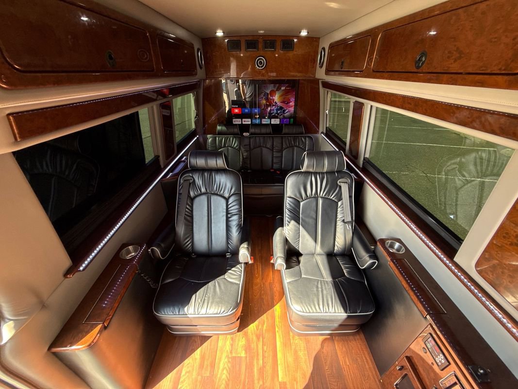 Used 2017 Mercedes-Benz Sprinter 2500 image 28
