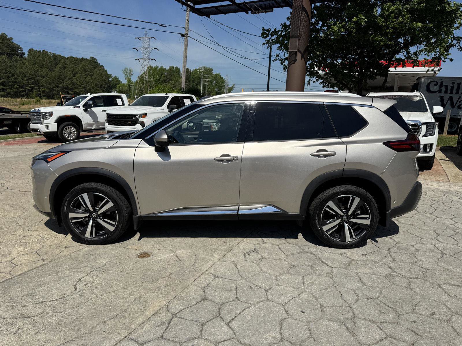 Used 2021 Nissan Rogue Platinum image 10