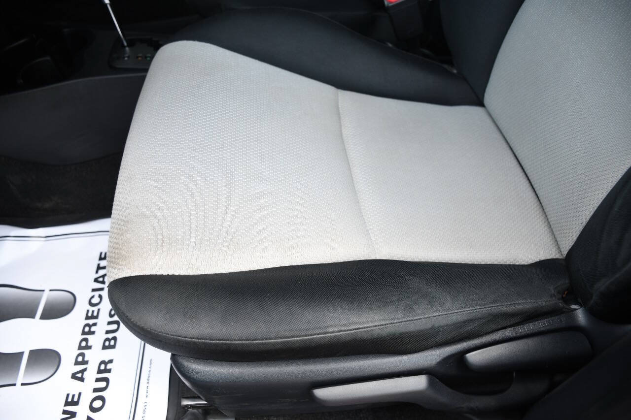 Used 2013 Toyota Yaris LE FWD image 12