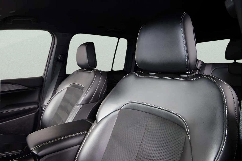 Used 2024 Jeep Grand Cherokee Altitude image 36