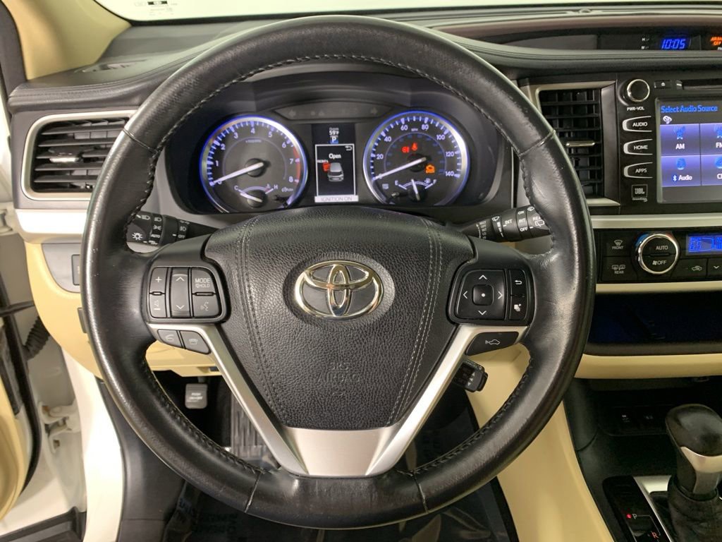 Used 2015 Toyota Highlander Limited w/ Driver Technology Package AWD/4WD image 24