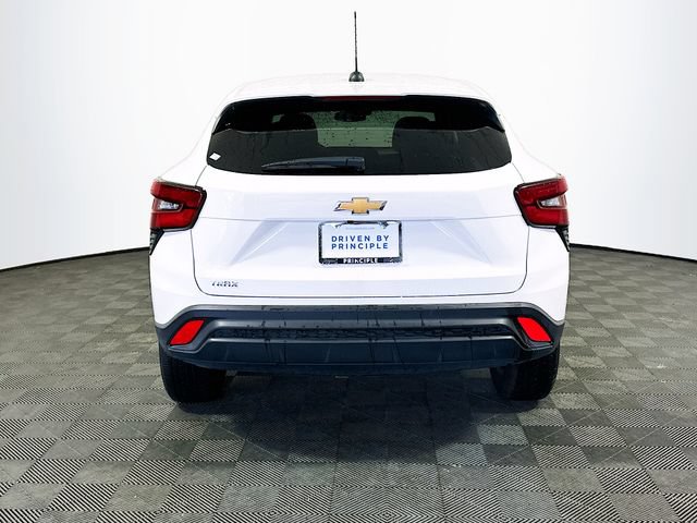 Used 2025 Chevrolet Trax LS FWD image 7