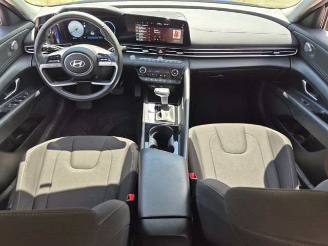 Used 2025 Hyundai Elantra SEL FWD image 26