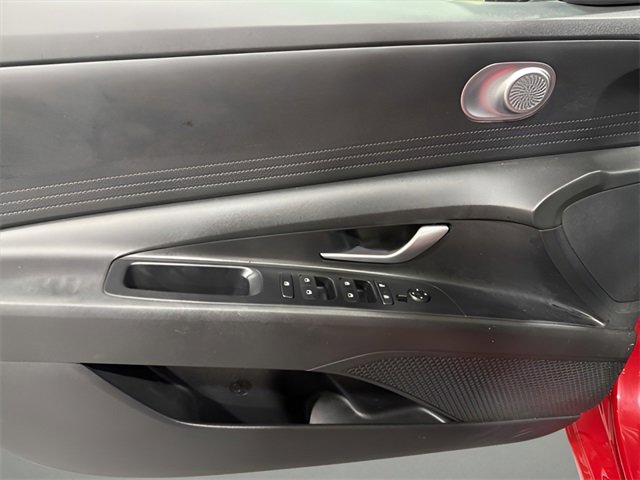 Used 2023 Hyundai Elantra SE image 9